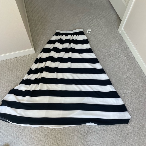 BLAQUE LABEL Striped Maxi Skirt - Picture 2 of 7